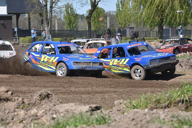 发布会上坚 发布会上坚